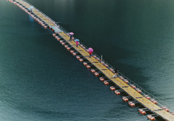 特別賞<br />水道技術研究センター会長賞『雨のドラム缶橋』