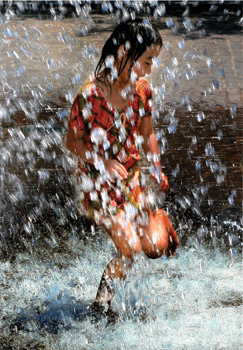 最優秀賞（厚生労働大臣賞）『水に遊ぶ』