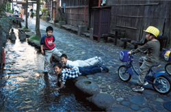 優秀賞（日本水道協会会長賞）<br />「水と環境」『たわむれ』