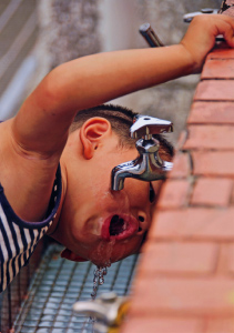 特別賞<br />給水工事技術振興財団理事長賞『咽、カラカラ』