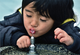 『公園の水呑み場』