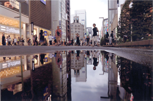 特別賞<br />日本水道工業団体連合会会長賞『雨上りの歩行者天国』