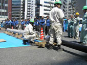 施工困難箇所で長尺ポリ管／三井金属エンジニアリング
