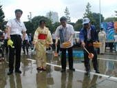 涼風呼び込む！打ち水大作戦