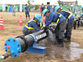 迅速に水道管を応急復旧／都の合同防災訓練