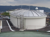 初のＳＵＳ屋根・長円形ＰＣ池／川西市水道局
