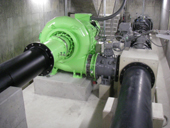 浄水場内で小水力発電／奈良県水道局