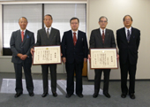 大臣表彰に喜びの声／水道機工・鈴木氏、磯村豊水・遠藤氏