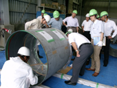 規格改正で長寿命形鋼管確立へ／内面最小膜厚など質疑／多久製作所工場で外観確認／日水協･塗料規格専門委