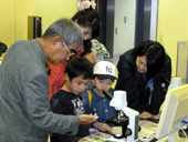 下水道の仕組みに興味津々