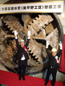 ｢災害に強い水道づくり｣を着実に推進／送水管開通や給水拠点完成／新潟と燃料供給協力覚書も／神戸市水道局