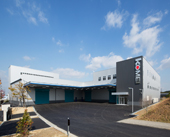 百年企業を目指し､新拠点誕生／祝賀会に山本厚労副大臣ら４００人／本社･工場竣工式典を開催／光明製作所