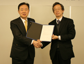 連携強化へ合意書／ＪＳ･施設協