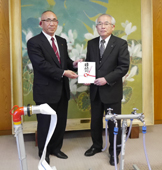 仮設応急給水栓３０基を贈呈／日水協大阪府支部