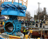 φ１０００の送水管移設工事／不断水インサート工法で／福島地方水道用水供給企業団