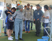 小池知事が応急給水訓練参加／水圧体験や簡易トイレ作り／東京都･中央区･港区合同総合防災訓練