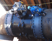 不断水でφ２０００のバルブ設置／インサートバルブ工法で施工／ポンプ所の送水先切り替えで／名古屋市春日井浄水場内で／大成機工