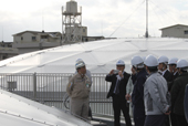 新型ラップド式アルミ屋根を見学／二重の対策で止水性向上／習志野市企業局が採用／アルミニウム合金製屋根工法研究会