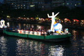 大阪天神祭に下水道船／下水道マンに大声援